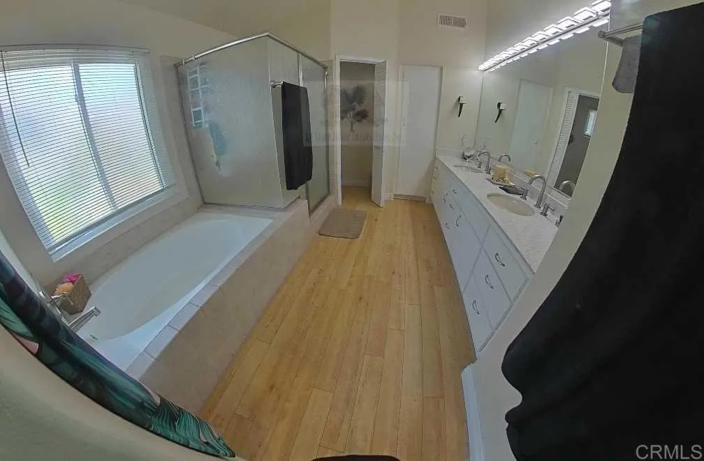 https://cdn.realtyfeed.com/cdn/127/306720040/676312a6f5e2b06d8dea640dfa3561ae.webp
