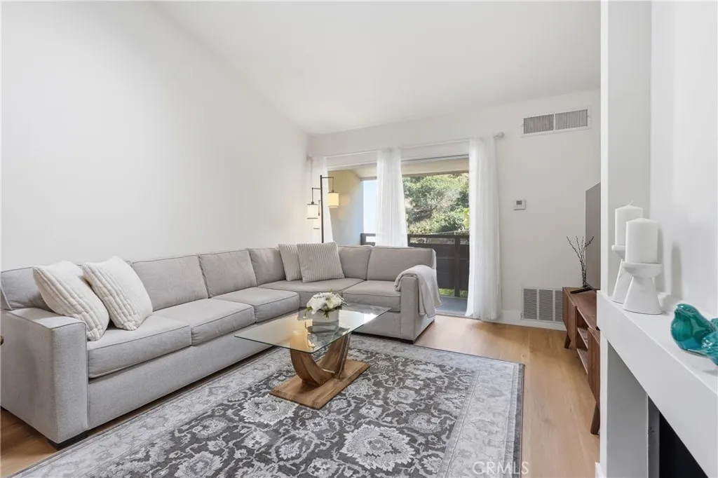 Photo #2: SW26106539 Listing: Photo #2