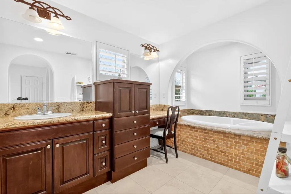 https://cdn.realtyfeed.com/cdn/127/306720106/0c34e5dcbab75081411d21523839d9b6.webp