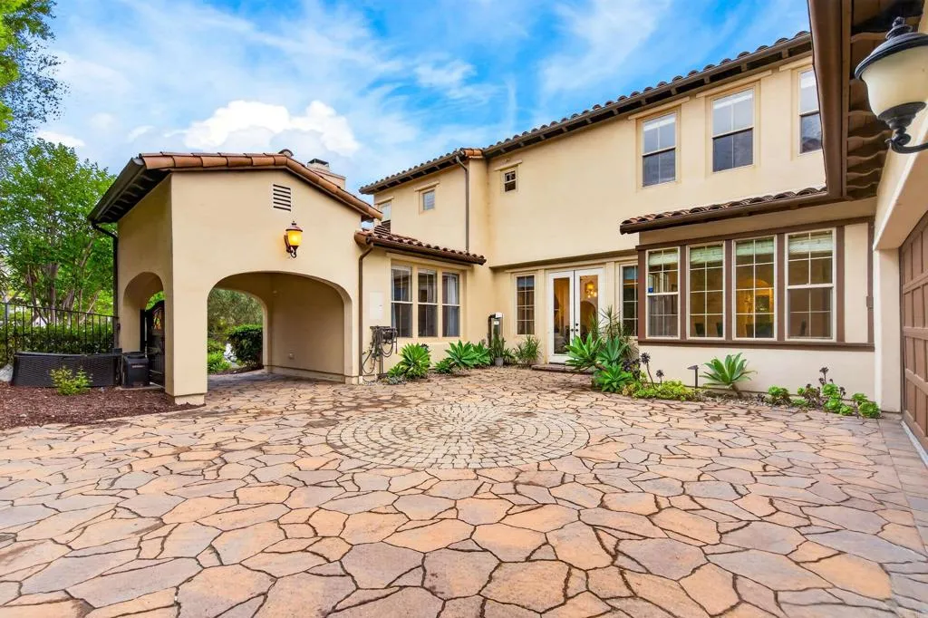 https://cdn.realtyfeed.com/cdn/127/306720106/23ded19f7fcb65a40a2dd1af427218a9.webp