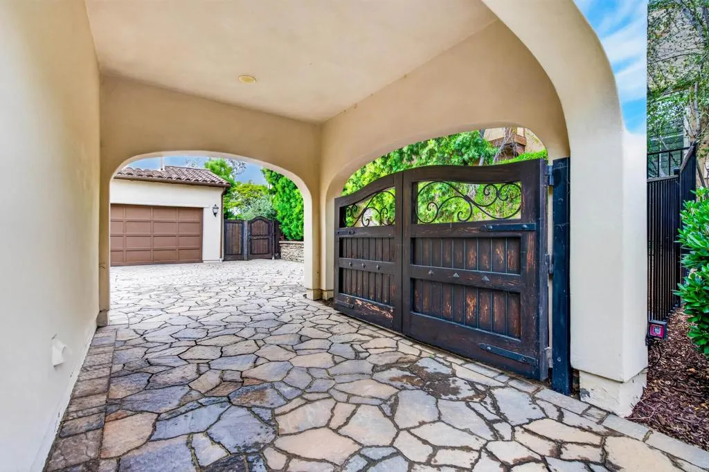https://cdn.realtyfeed.com/cdn/127/306720106/2567bdb21578f5b7095d31ffd2f3e9a3.webp