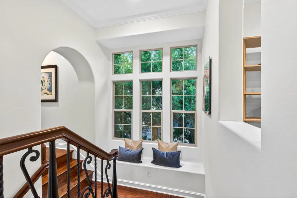 https://cdn.realtyfeed.com/cdn/127/306720106/2588d0d32ff0ac38032ffb5d2cb870f3.webp