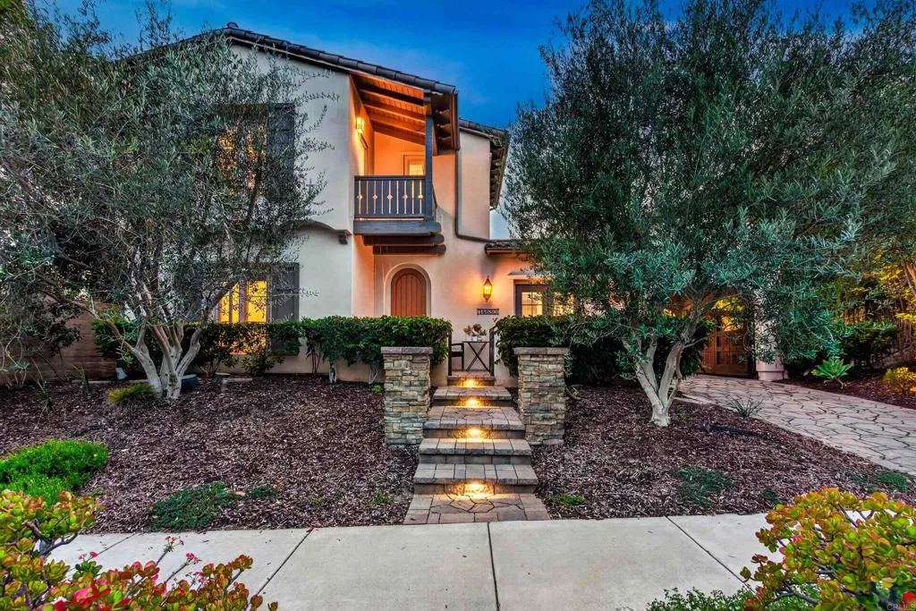 https://cdn.realtyfeed.com/cdn/127/306720106/2ea31a54ace4468b87cd7b462dafe918.webp