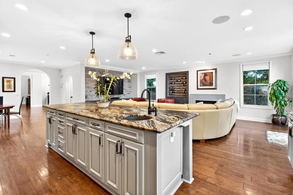 https://cdn.realtyfeed.com/cdn/127/306720106/71b9f7d7503d34f6afe907c30e9042f0.webp