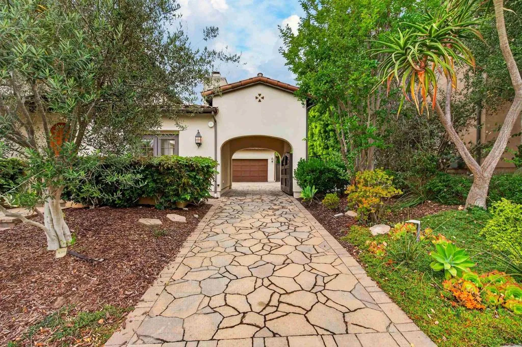 https://cdn.realtyfeed.com/cdn/127/306720106/943cfe3c5c344e5176e30608a0e3e25b.webp