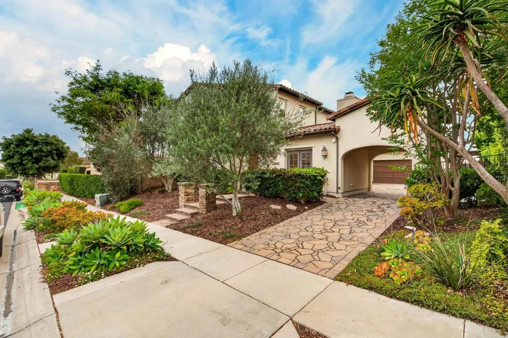https://cdn.realtyfeed.com/cdn/127/306720106/b949bd972af4e237228de499dfd964a5.webp