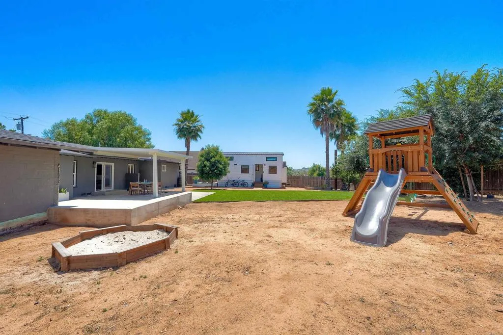 https://cdn.realtyfeed.com/cdn/127/306720146/762661712ecd340a6f88d287352a0615.webp