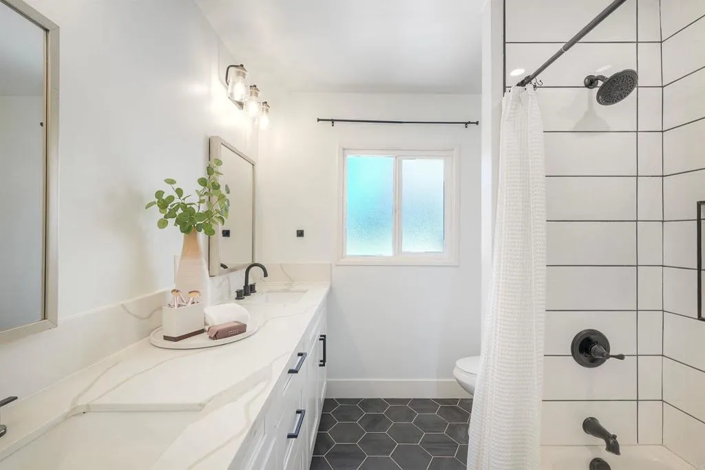 https://cdn.realtyfeed.com/cdn/127/306720146/9908e9c627910f27d13ee66937ddd40b.webp
