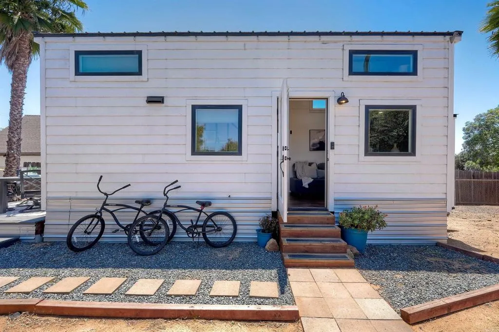 https://cdn.realtyfeed.com/cdn/127/306720146/a34194b1ae439360ec1a4f2875e866a6.webp