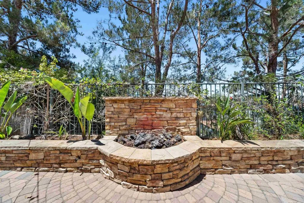 https://cdn.realtyfeed.com/cdn/127/306720154/14ec02261702ef2990105e2c265a71d0.webp