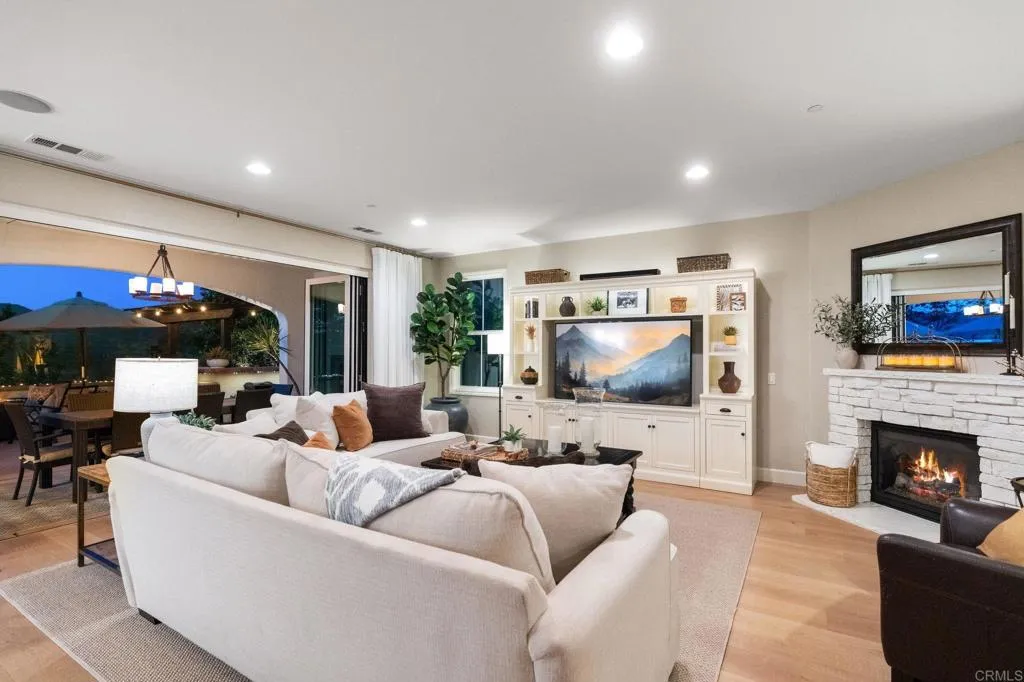 https://cdn.realtyfeed.com/cdn/127/306720261/63540e40322cef10e81bbe1e87426175.webp