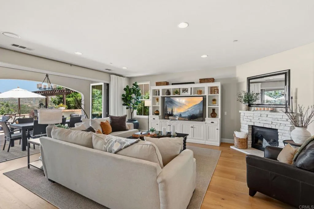 https://cdn.realtyfeed.com/cdn/127/306720261/74385b8e36b714b44f0b64496b46d22d.webp