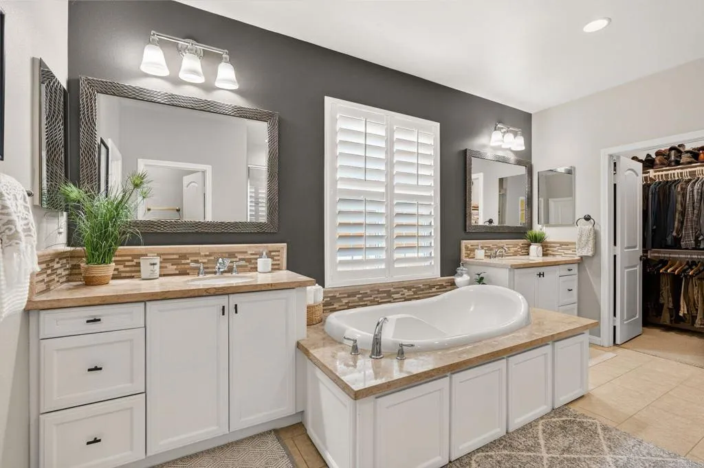 https://cdn.realtyfeed.com/cdn/127/306720261/95eb044b6873f9b6645fa6ed07c94e83.webp