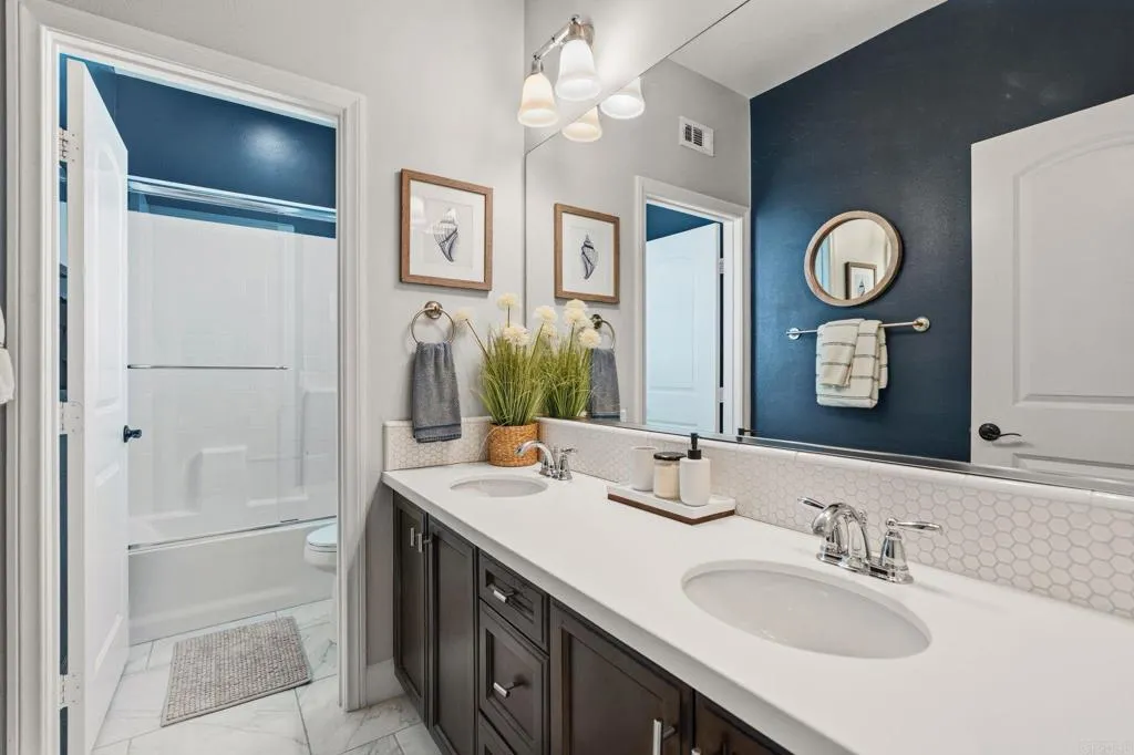 https://cdn.realtyfeed.com/cdn/127/306720261/bb8b670697934c427afc07bc7e596305.webp