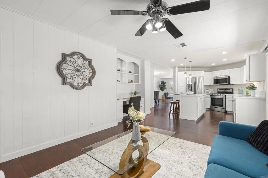 https://cdn.realtyfeed.com/cdn/127/306720313/0588f3957bb324c7159bfc8378d9154f.webp