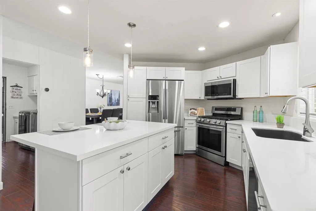 https://cdn.realtyfeed.com/cdn/127/306720313/159be02db1d3d6237f69f47114933fcf.webp