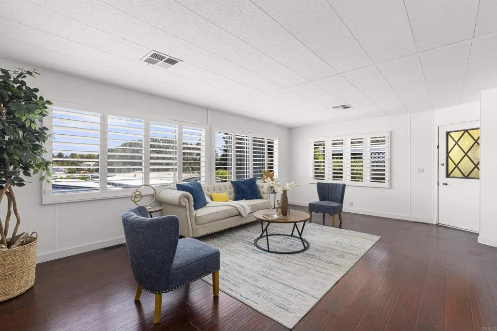 https://cdn.realtyfeed.com/cdn/127/306720313/1d253d8803285a026d6ba52b04c8bfea.webp