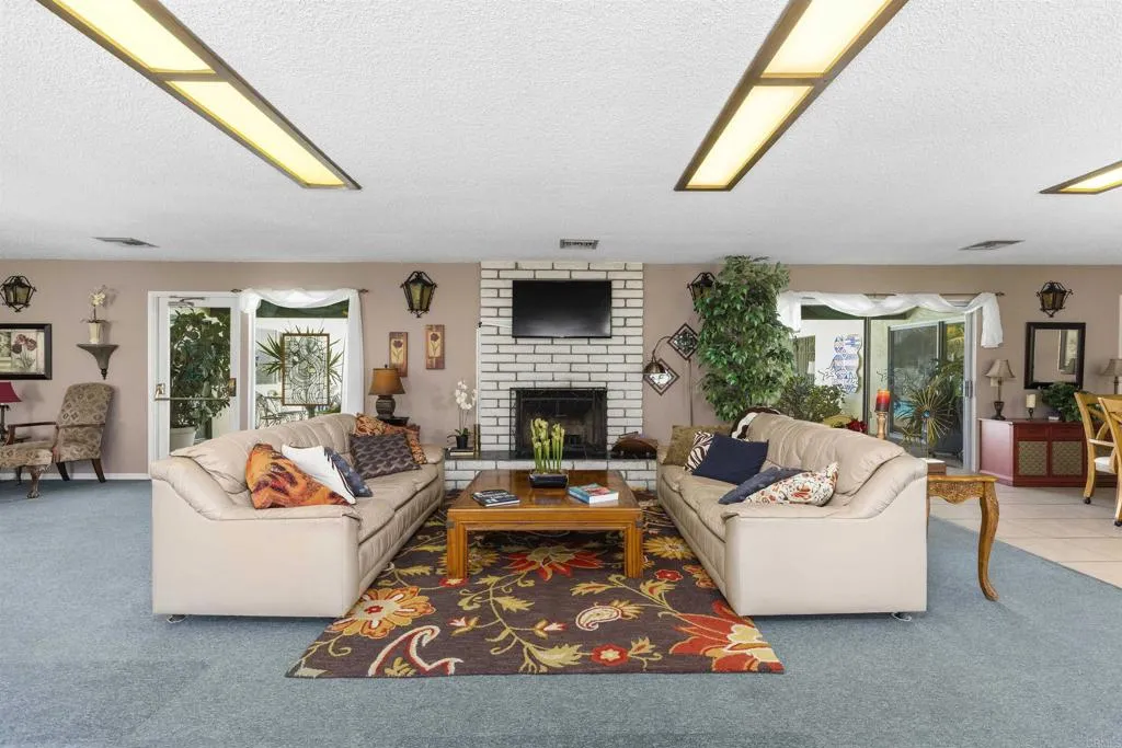 https://cdn.realtyfeed.com/cdn/127/306720313/61a2abd4d1af55292ff6897f85b0e778.webp