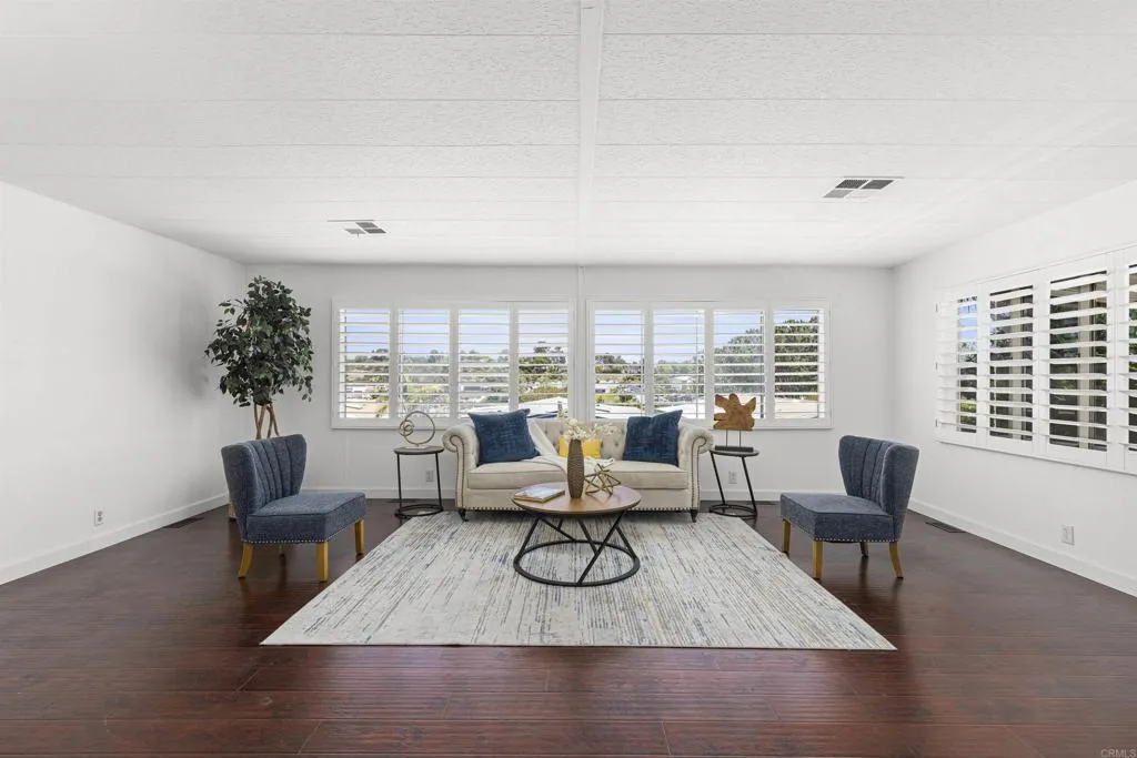 https://cdn.realtyfeed.com/cdn/127/306720313/6685b257f248a1e02dd3ba7bcaed26d0.webp