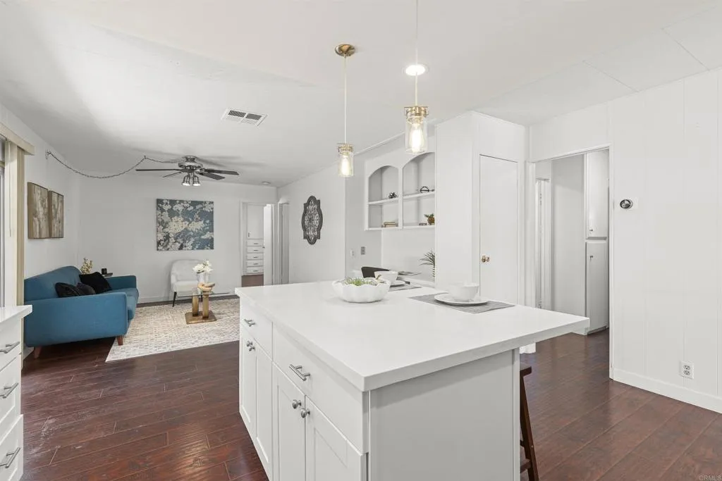 https://cdn.realtyfeed.com/cdn/127/306720313/a00e0e9bbf5f1cbad86a75be78b1f421.webp