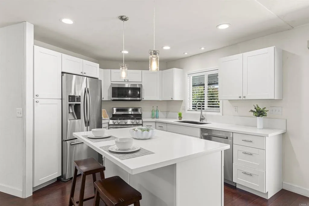 https://cdn.realtyfeed.com/cdn/127/306720313/e56a7304393f86a9025f00dc400fd233.webp
