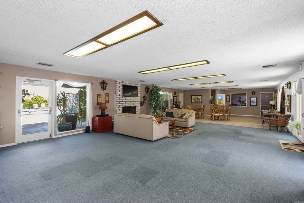 https://cdn.realtyfeed.com/cdn/127/306720313/f06c3aa4fe57db9d57b35c8e5c81bb7d.webp