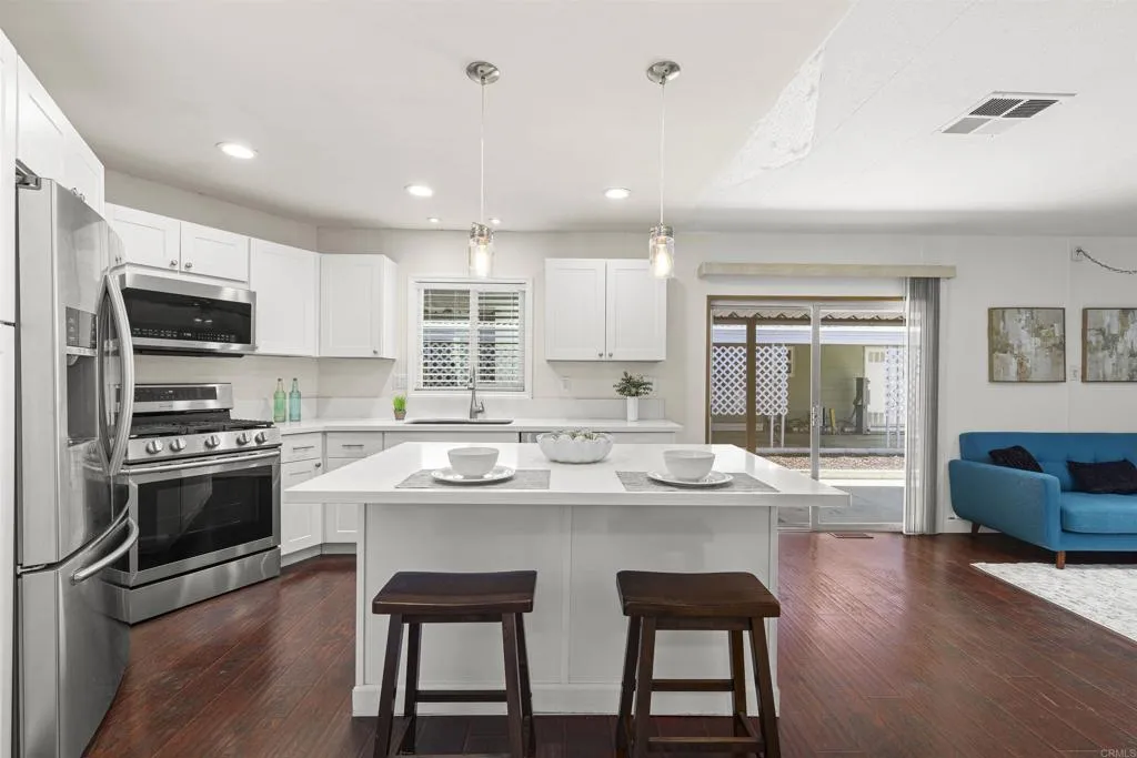 https://cdn.realtyfeed.com/cdn/127/306720313/fc6fd61559f64c54b461f75cccea59bb.webp