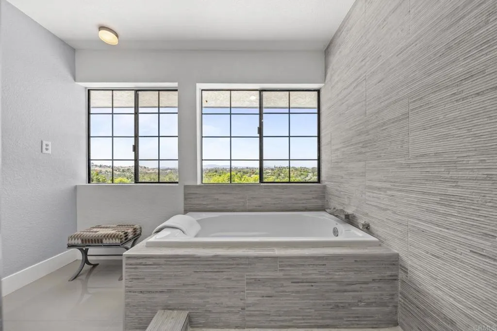 https://cdn.realtyfeed.com/cdn/127/306720332/57cdac8a456532ba306092f526af135a.webp