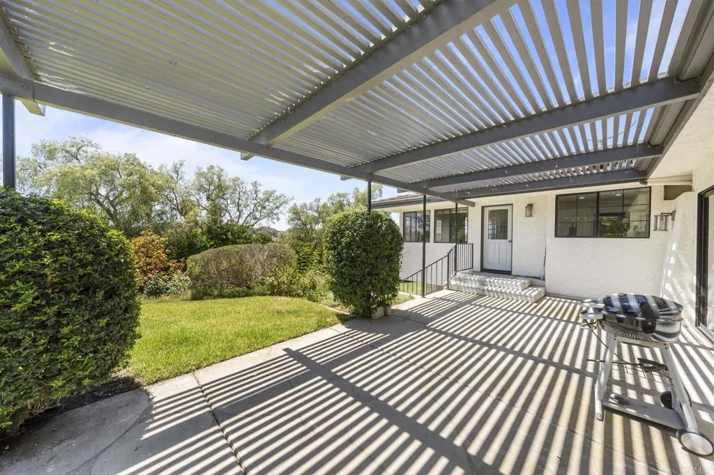 https://cdn.realtyfeed.com/cdn/127/306720332/c0de6dc3c3b9e57e391d0b6be4cc12d8.webp