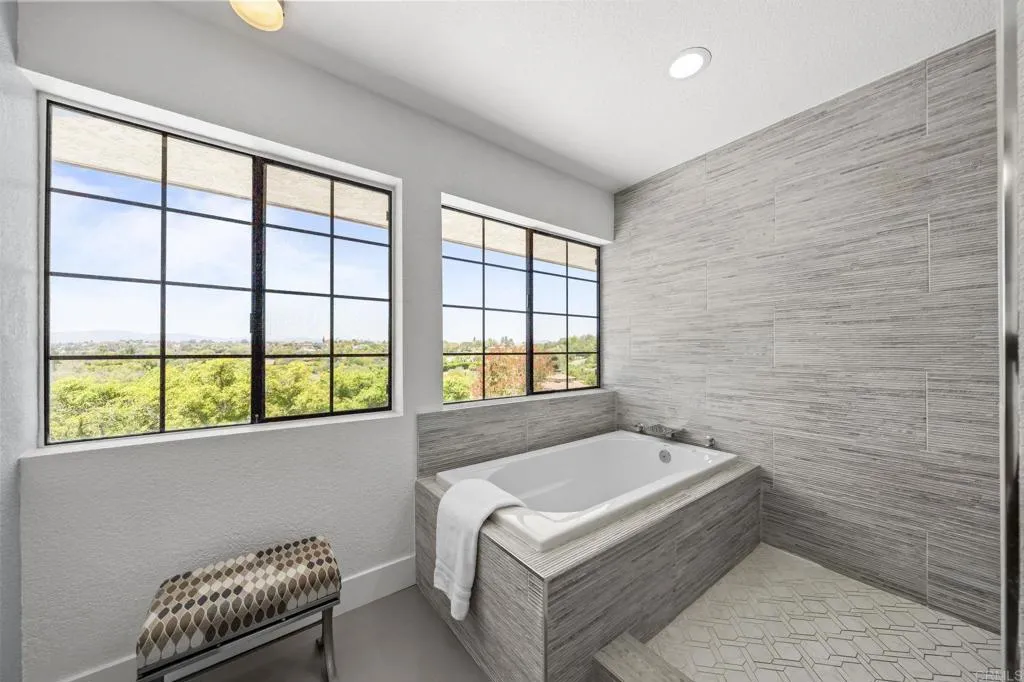 https://cdn.realtyfeed.com/cdn/127/306720332/f7ccf5c7c3ae45007ccb46625cc906b7.webp