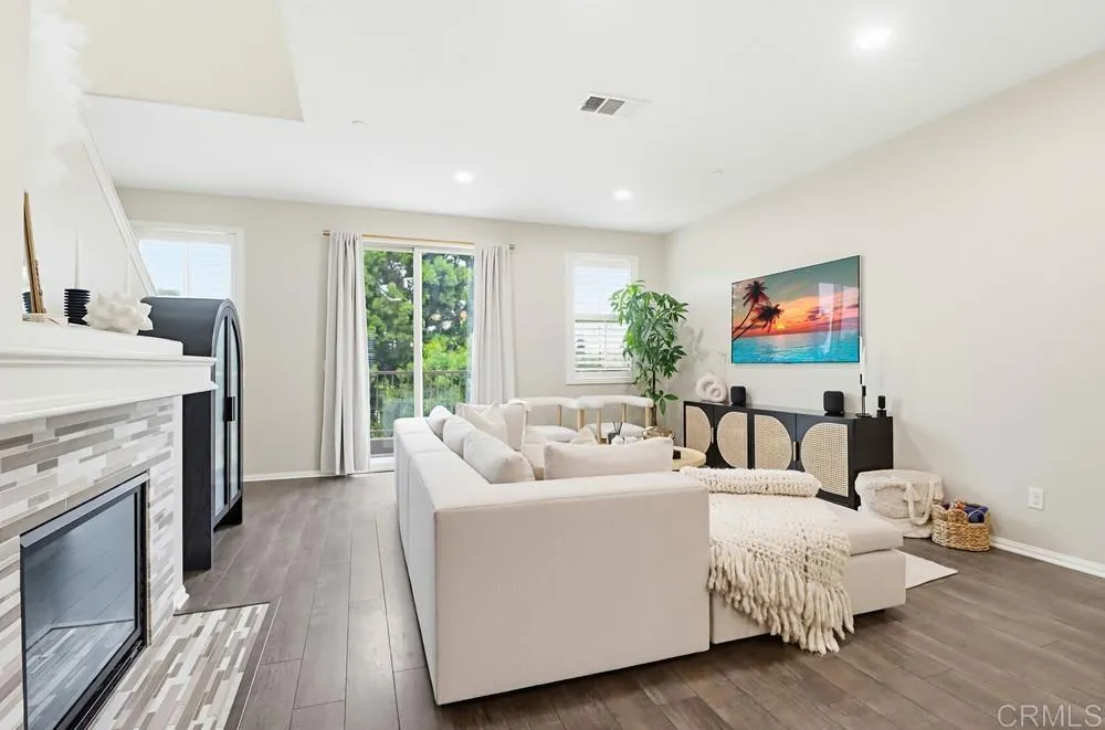 https://cdn.realtyfeed.com/cdn/127/306720517/002077c4433bbc75d10b3f251fa52e2d.webp