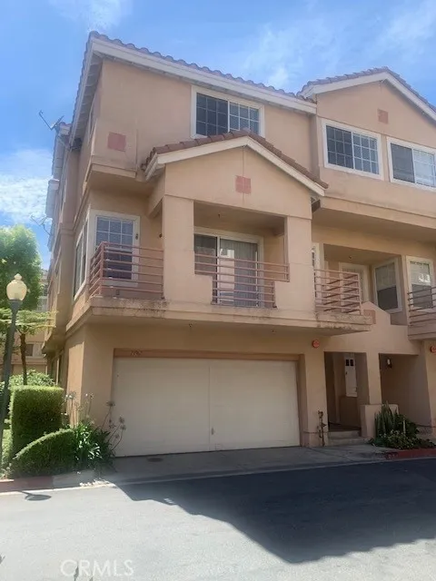 13967 Lemoli Avenue
