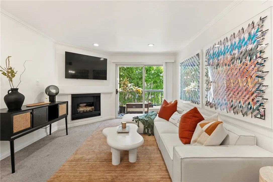 Woodland Hills, CA 91367