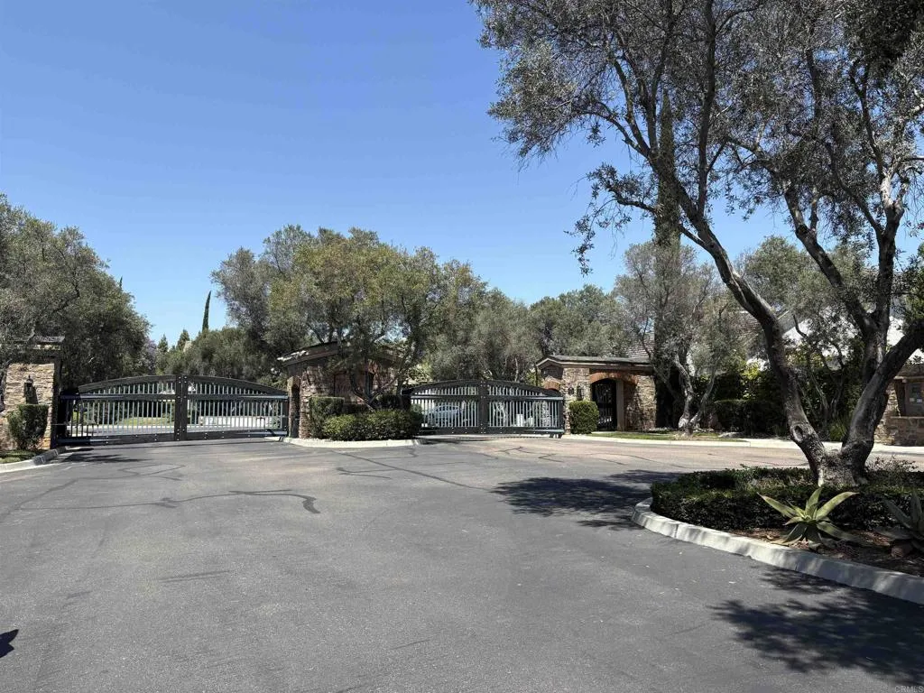 https://cdn.realtyfeed.com/cdn/127/306720602/1b9e174a19f58b449090d1a8802e2fe1.webp