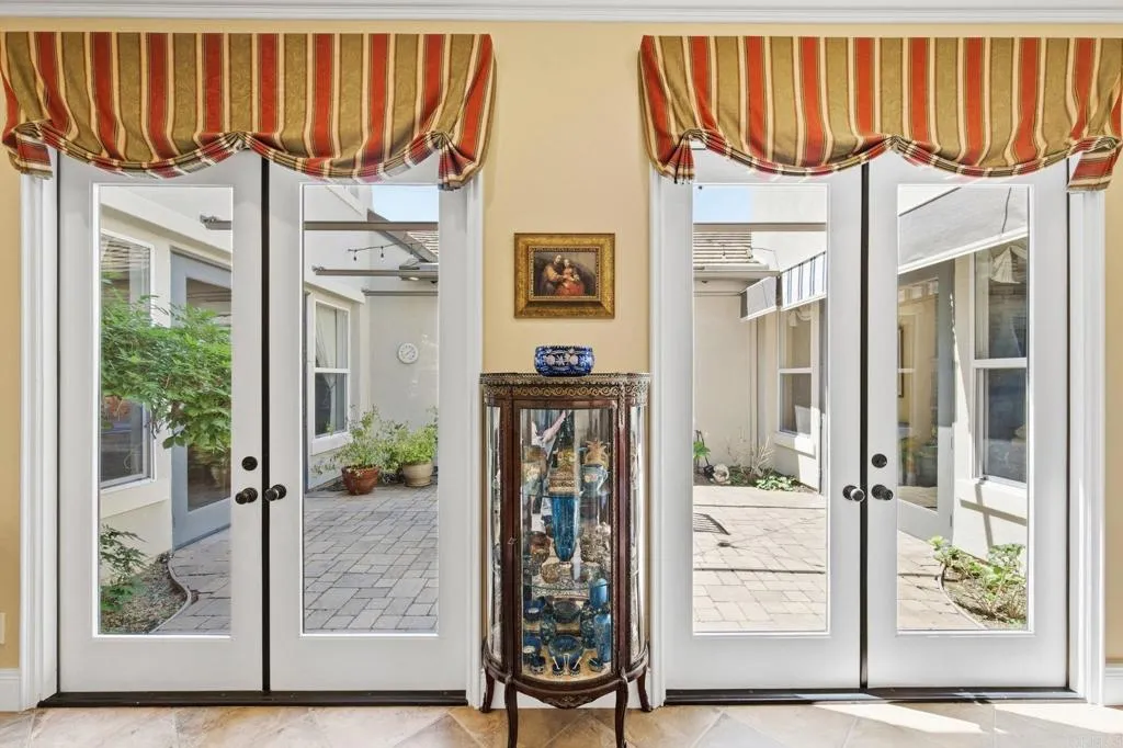 https://cdn.realtyfeed.com/cdn/127/306720602/1d111ade4f2a5c54f086e3bae370be6a.webp