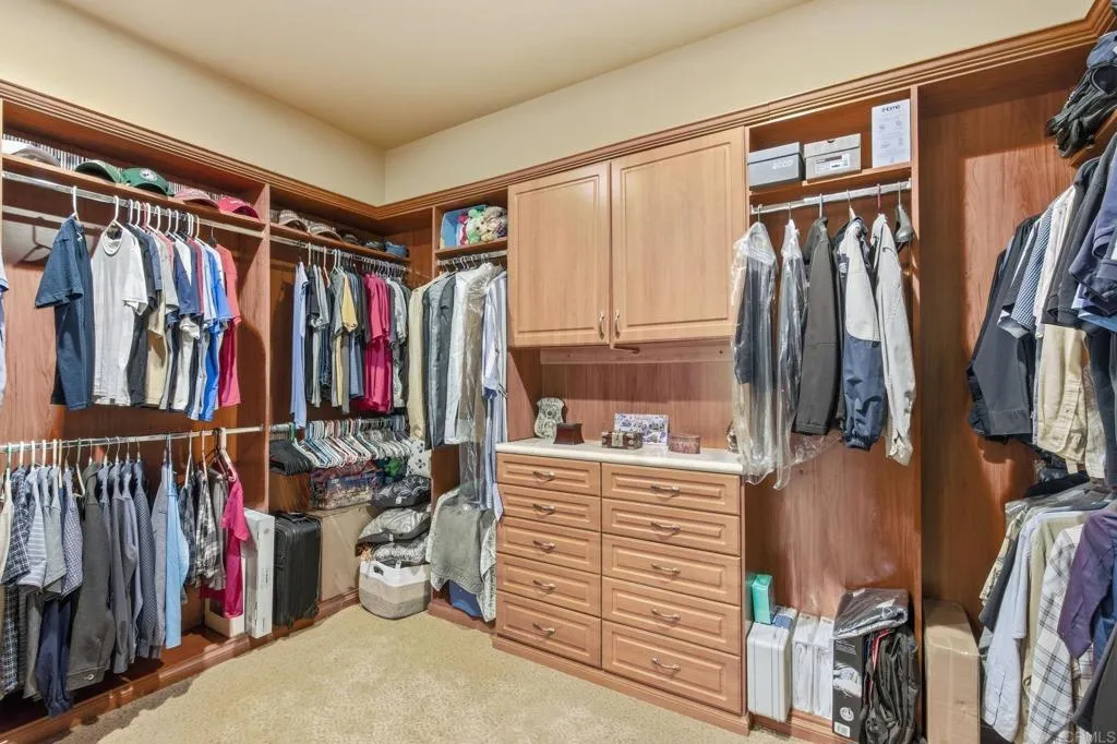 https://cdn.realtyfeed.com/cdn/127/306720602/2a7c568e4aad17208af37649285fe68c.webp