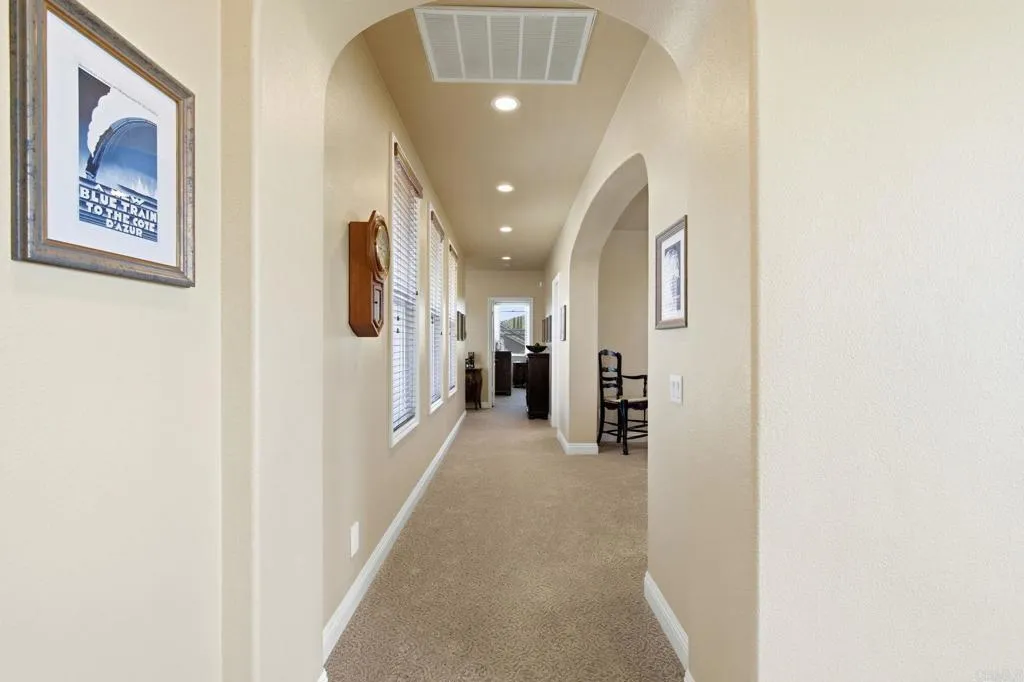 https://cdn.realtyfeed.com/cdn/127/306720602/2c6882efbaace4faa2a8bd545c4a5d1a.webp
