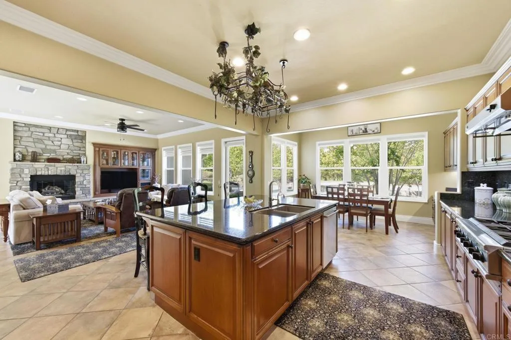 https://cdn.realtyfeed.com/cdn/127/306720602/890cc284887c2221bf3caa99de2d8a4b.webp
