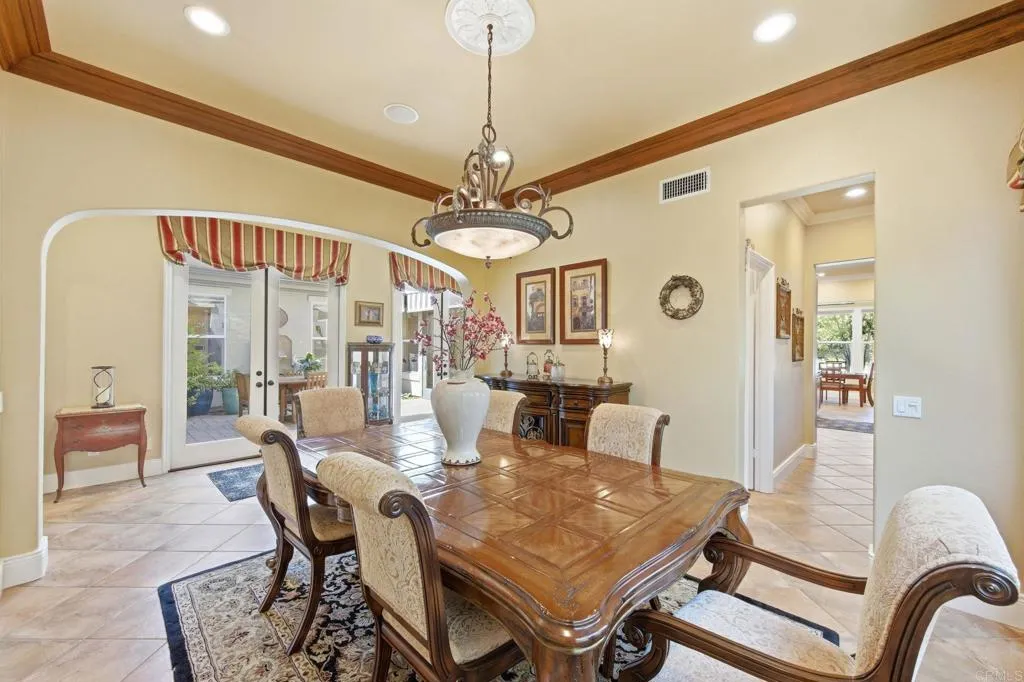 https://cdn.realtyfeed.com/cdn/127/306720602/9dfdecdaed39b1b9336422b710cec6a2.webp