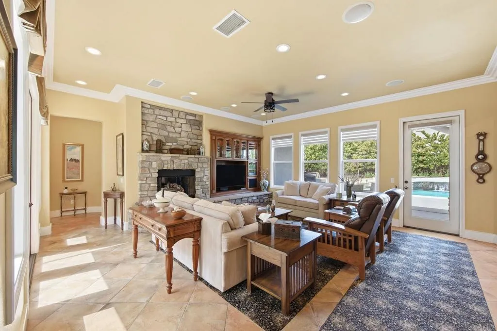 https://cdn.realtyfeed.com/cdn/127/306720602/a236ab380bf579a61029f1aac96cf356.webp