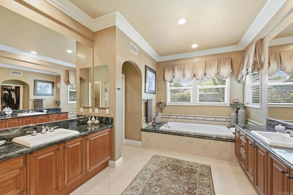 https://cdn.realtyfeed.com/cdn/127/306720602/b8212c4628461fcc5bab98a4421278c7.webp