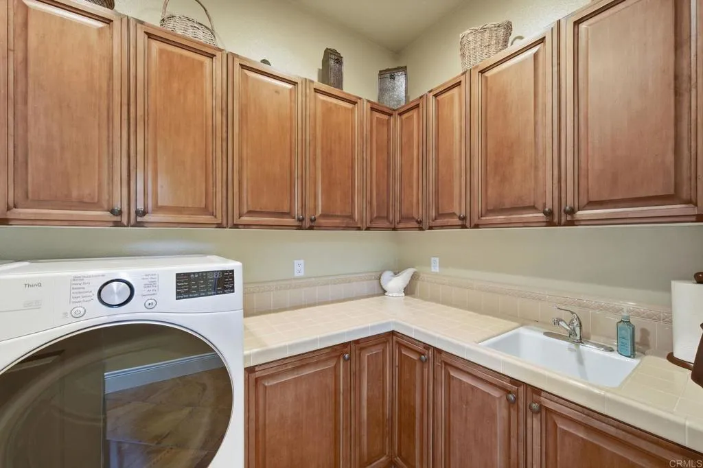 https://cdn.realtyfeed.com/cdn/127/306720602/cfce0abcedaf36f15ab7df705539d7a4.webp