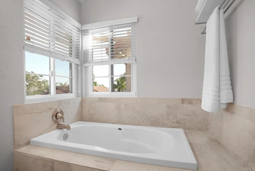 https://cdn.realtyfeed.com/cdn/127/306720673/7c21c73bfe170c688c282fdc6506177e.webp