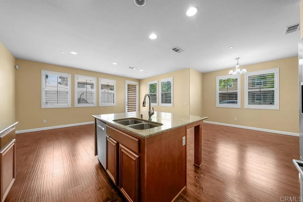 https://cdn.realtyfeed.com/cdn/127/306720820/c462c0c71df18904c5cb8642d3cedcb8.webp