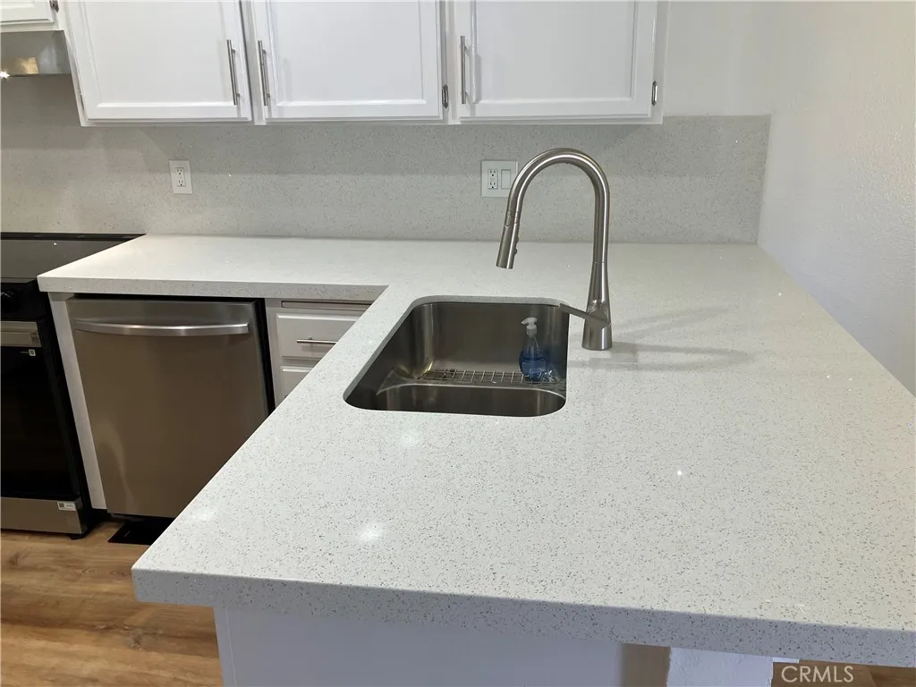 Photo #2: TR26107106 Listing: Photo #2