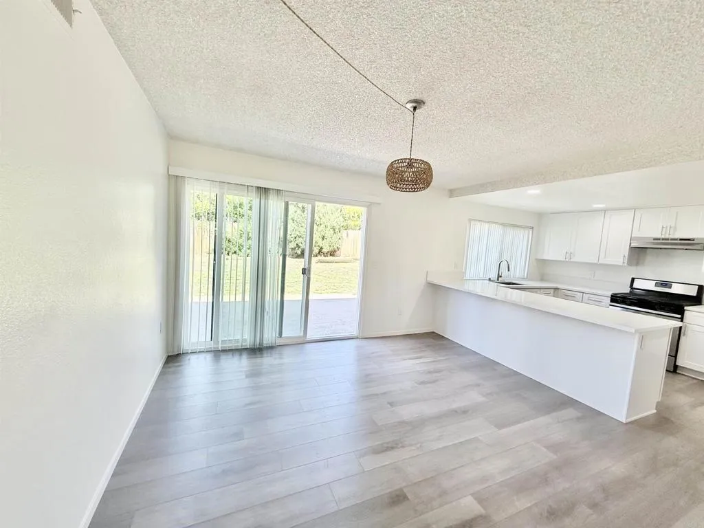 https://cdn.realtyfeed.com/cdn/127/306720925/3e1d8c7816218f34191e999ce300ad2f.webp