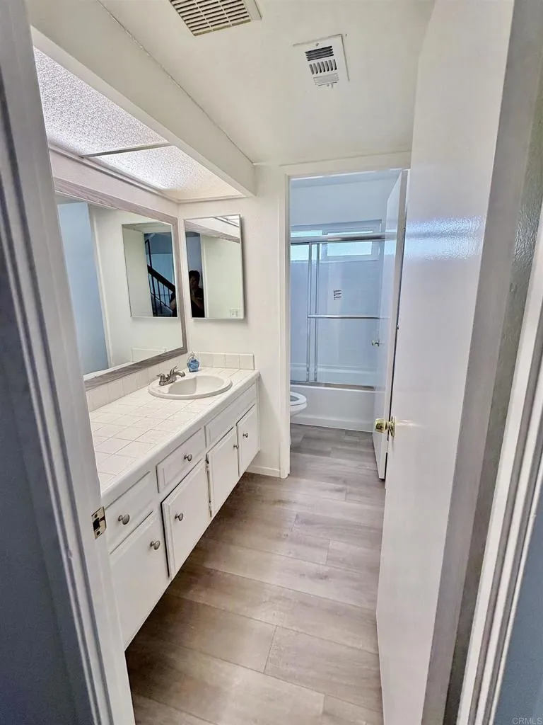 https://cdn.realtyfeed.com/cdn/127/306720925/fa0f9bff217866f8e19f300624c09d73.webp