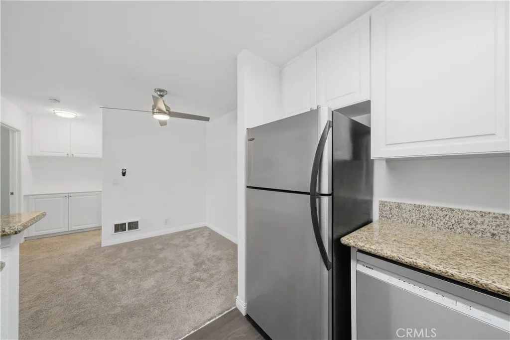 https://cdn.realtyfeed.com/cdn/127/306720966/01706bbf90cf915e7cc65f88dee0c40c.webp