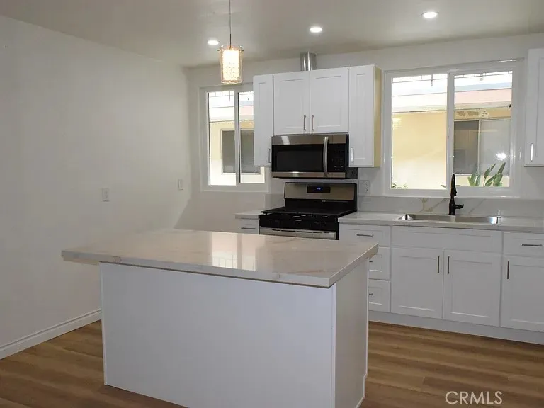 Santa Ana, CA 92703