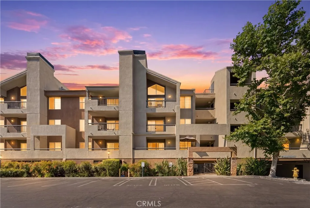 Woodland Hills, CA 91367